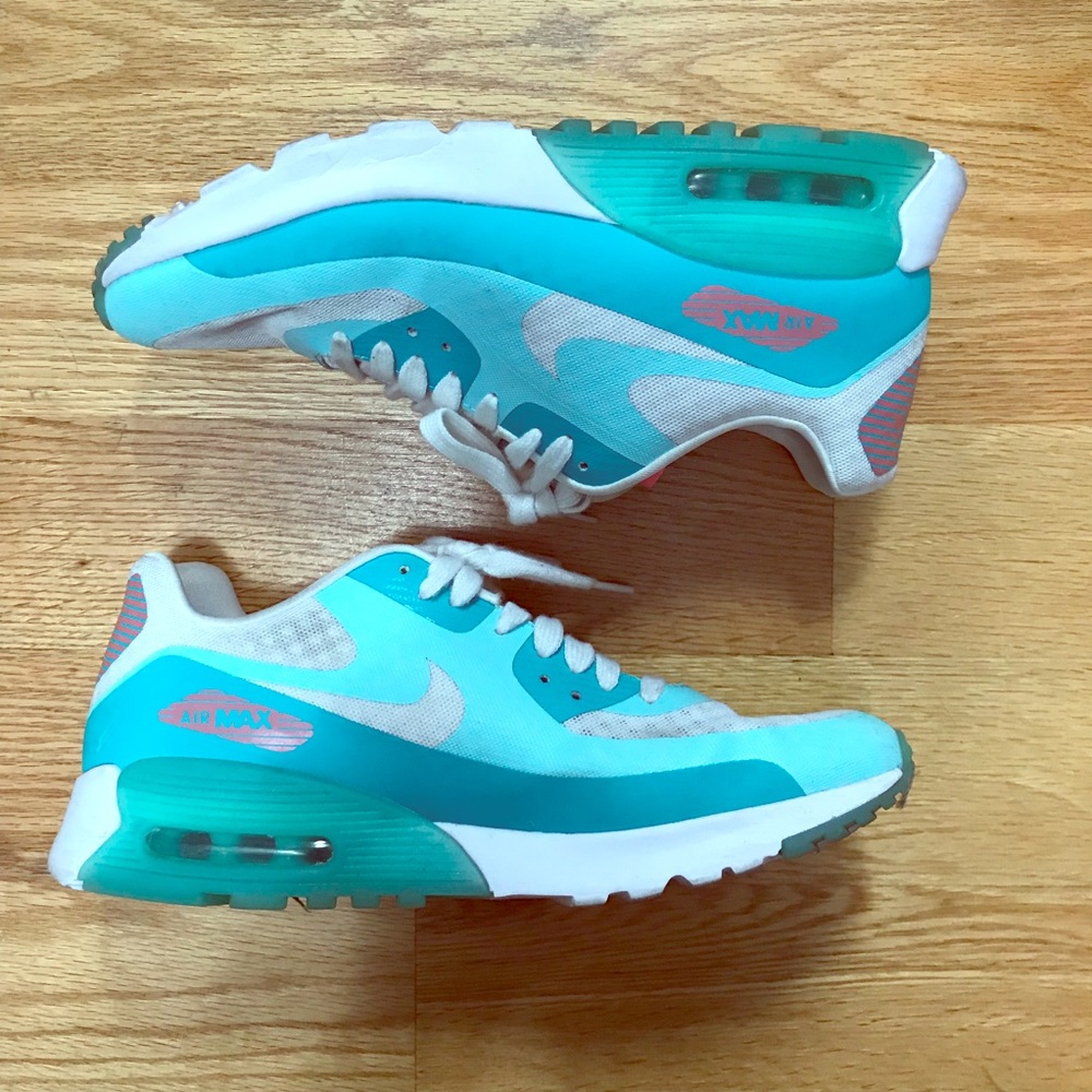 Retro-style Women’s Air Max